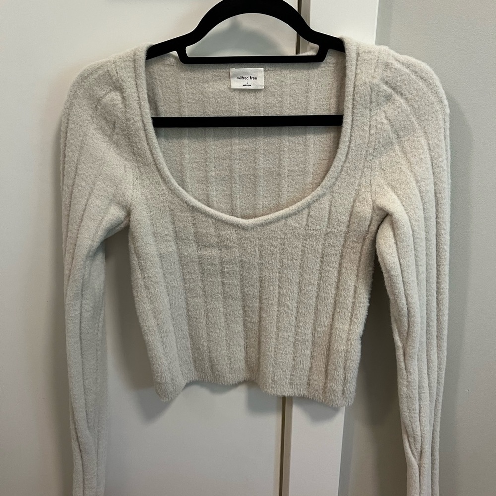 Aritzia Wilfred Free sweater top